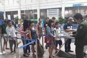 乘客辦理機場安檢手續。（示意圖源：互聯網）