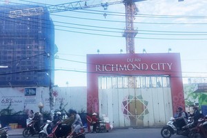 Richmond City工程建築地基，導致附近40間住房的牆壁斷裂、坍塌。