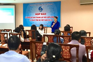 越南婦聯會副主席阮氏雪主持新聞發佈會。（圖源：月映）