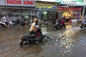 第七郡黃晉發街水淹情況令民眾苦不堪言。	