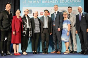EMBASSY EDUCATION教育組織與各合作夥伴合照。