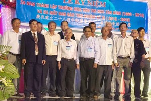 保平華文學校新屆董事會合照留念。