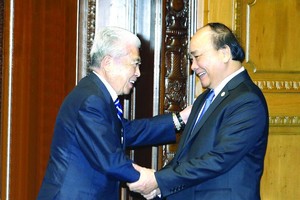 阮春福總理接見日本參議院議長伊達忠。（圖源：越通社）