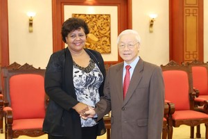 阮富仲總書記接見古巴中央科學教育與體育部長。（圖源：越通社）