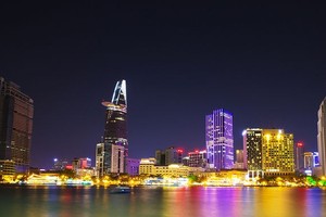 從隧道公園可以欣賞到對岸的璀璨夜景。