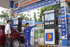 經多次調升零售價後，迄今，E5 RON92汽油售價為每公升2萬零906元；E5 RON95 汽油每公升2萬2347元。（示意圖源：互聯網）