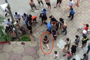 大圖中畫紅圈的是受傷的婦女；小圖為現場留下的兩枚彈殼。（圖源：法律報）