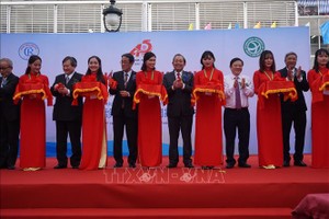政府常務副總理張和平（中）出席越-日大水鑊體檢中心(HECI)落成剪綵儀式。（圖源：越通社）