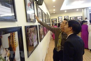 “越南-古巴友好與團結情誼”圖片展一瞥。（圖源：越通社）