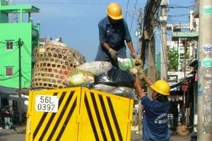 簡陋垃圾車運輸垃圾容易造成環境污染。（圖源：NM）