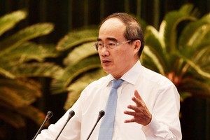 市委書記阮善仁在會議上發表講話。（圖源：越勇）