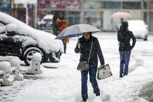 外出民眾穿上了厚厚的冬裝禦寒。（圖源：互聯網）