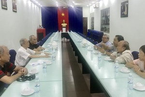 海南會館與書法會商討籌辦「慈善揮春」活動。