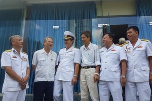 “無編號船隊”的歷屆退役軍人重溫那無法忘記的光輝歲月。（圖源：懷南）