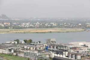 儘管第一邊和工業區遷移主張近10年前就提出，但因為多家企業未接受遷移方案而遲遲未能實行。