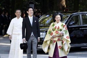 兩人抵達東京明治神宮舉行婚禮。（圖源：AP）