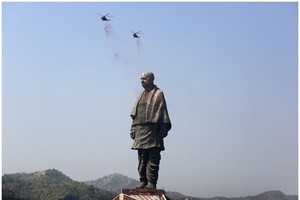 「團結雕像」成為全球最高立像。（圖源：美聯社）