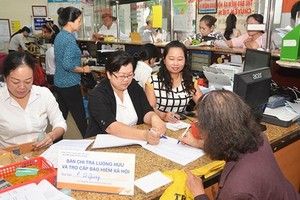 市社保機關：建議市郵政局每月仍暫時接受給持有各坊、鄉、市鎮人委會證實授權委托書者支付社會保險、退休金。（圖源：互聯網）