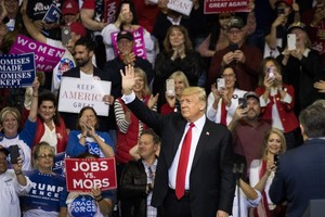 美國中期選舉11月6日登場，特朗普奔波各地，積極助選。（圖源：Getty Images）