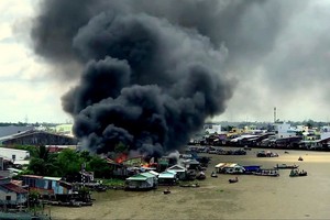 丐凌水上市集河畔區火警現場。（圖源：俊光）