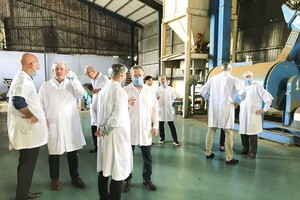 挪威企業參觀芽莊市龍生企業有限公司。