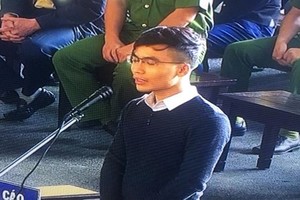 被告人武明光在法庭上答法官問案。（圖源：PV）