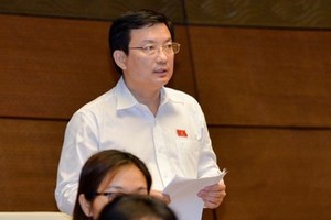 平陽省國會代表范仲仁在國會會場上發言。（圖源：VOV）