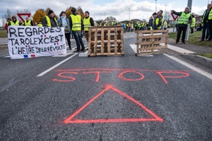 法國大遊行：示威者試圖堵塞交通。（圖源：VCG）