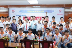 第二次“城市智慧交通應用程序創新”總決賽參賽者合照。