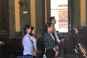 出庭受審的6名涉案被告人。（圖源：光平）