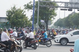 今年10月15日西貢河隧道前施工腳手架倒塌，已使得守添的交通大受影響。