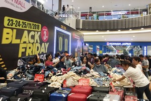 黑色購物節消費力強。圖為Aeon Mall 購物城所開展的黑色購物節一瞥。