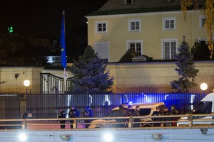 武警在奧地利駐土耳其大使館外面警戒。（圖源：互聯網）