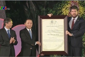 高平省山水全球地質公園稱號迎接儀式一瞥。（圖源：諒山報）