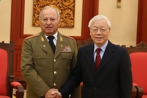 黨中央總書記、國家主席阮富仲接見古巴共產黨中央政治局委員、古巴共和國各革命武裝力量部長萊奧波爾多‧辛特拉‧弗里亞斯。（圖源：VOV）