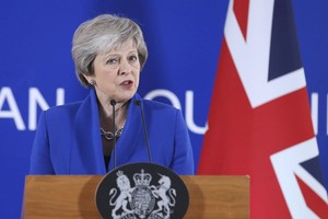 11月25日，在比利時布魯塞爾，英國首相特雷莎·梅在歐盟特別峰會後出席新聞發布會。 （圖源：新華社）