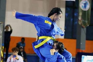 女子拳套對練賽項比賽一瞥。