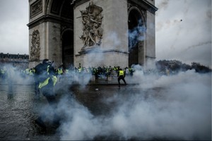 警方表示，巴黎經歷了近半世紀以來最嚴重的騷亂。