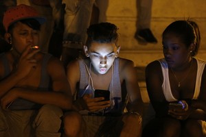 古巴電信公司當地時間4日宣佈，將於6日起面向國內所有手機用戶開通移動互聯網服務，古巴民眾將可首次使用移動數據上網。（圖源：互聯網）