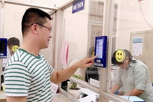 民眾透過軟件對和盛坊公務員的服務態度進行評價。