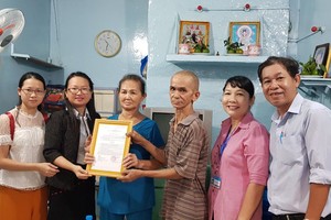 修建好的溫情屋移交儀式。