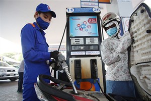 每公升汽油降價 1500 元。（示意圖源：互聯網）