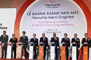 由韓國韓華集團投資的首家飛機零件生產廠落成儀式。（圖源：阮草）