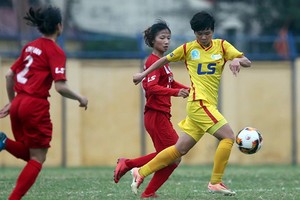 胡志明市隊(黃衣)奪得女子足球賽金牌。