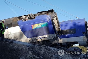 火車脫軌現場。（圖源：韓聯社）