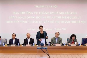 國會主席阮氏金銀（中）在會議上發言。（圖源：戰勝）