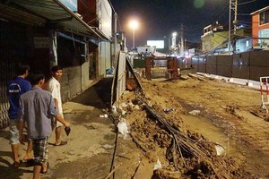 阮泰山立交橋被擱置了長時間，如今才重新施工。