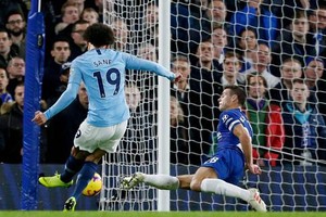 薩內被AZP（右）徹底凍結。（圖源：互聯網）