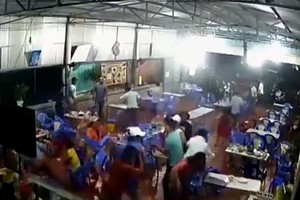 砍殺事件的瞬間畫面。（圖源：視頻截圖）