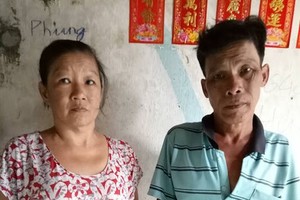 劉阿鳳與丈夫正等錢入院治療。